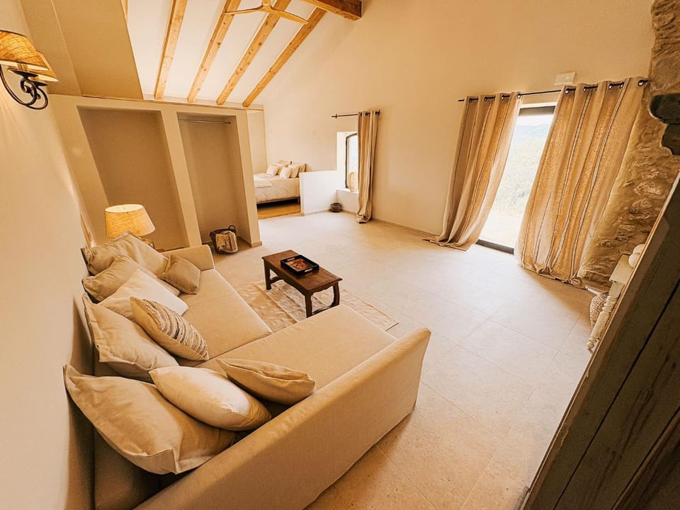 Mimosa Lodge Bed and Breakfast in Baix Empordà