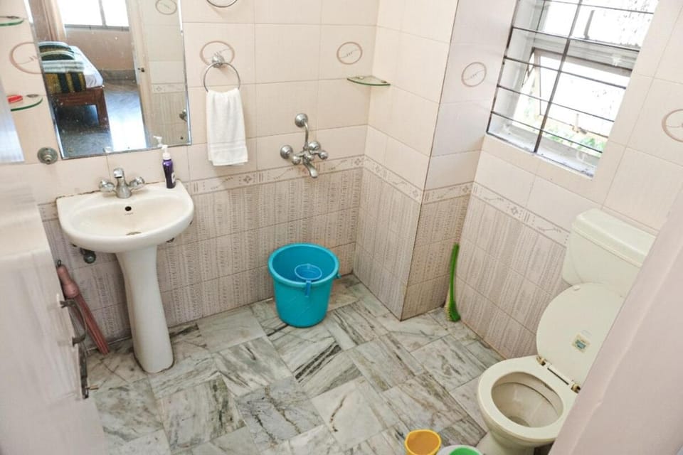 Toilet, Bathroom, towels