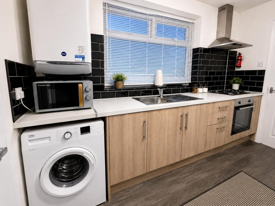 Kitchen or kitchenette, oven, stove, toaster, washing machine, dryer