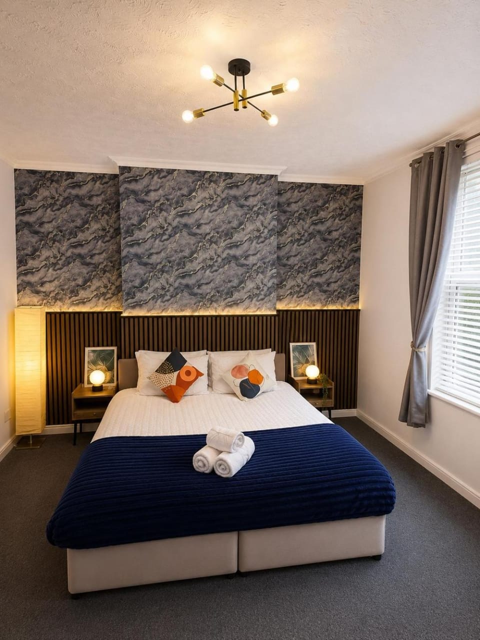 Bed, Photo of the whole room, Bedroom, towels