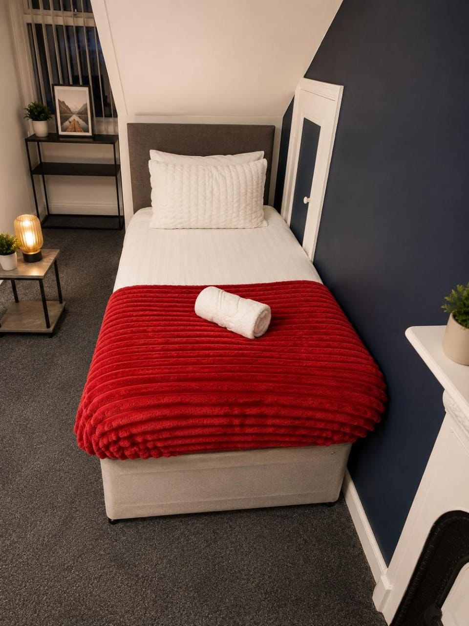 Bed, towels