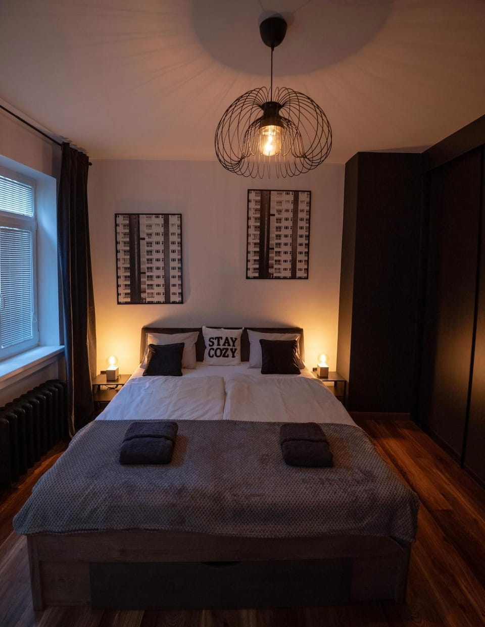 Photo of the whole room, Bedroom