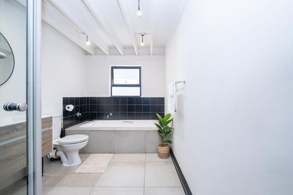 Shower, Toilet, Bathroom, Bath, towels