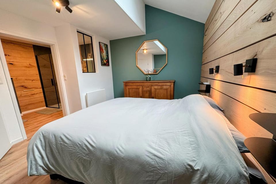 Bed, Bathroom, Bedroom