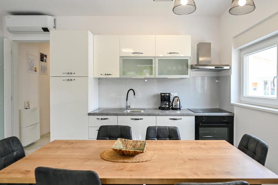 Kitchen or kitchenette, kitchen, kitchen
