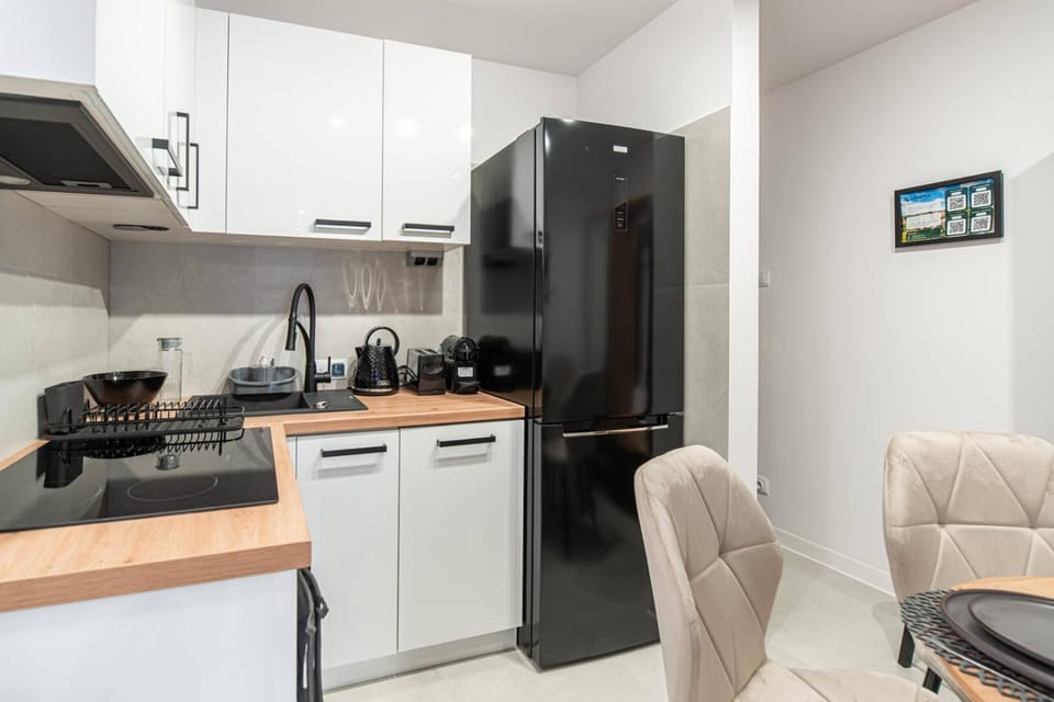 Coffee/tea facilities, Kitchen or kitchenette, Dining area, dishwasher, oven, stove, toaster