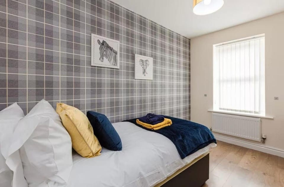 Oxheys Stays - Sleeps 7 - Home from Home House in Preston