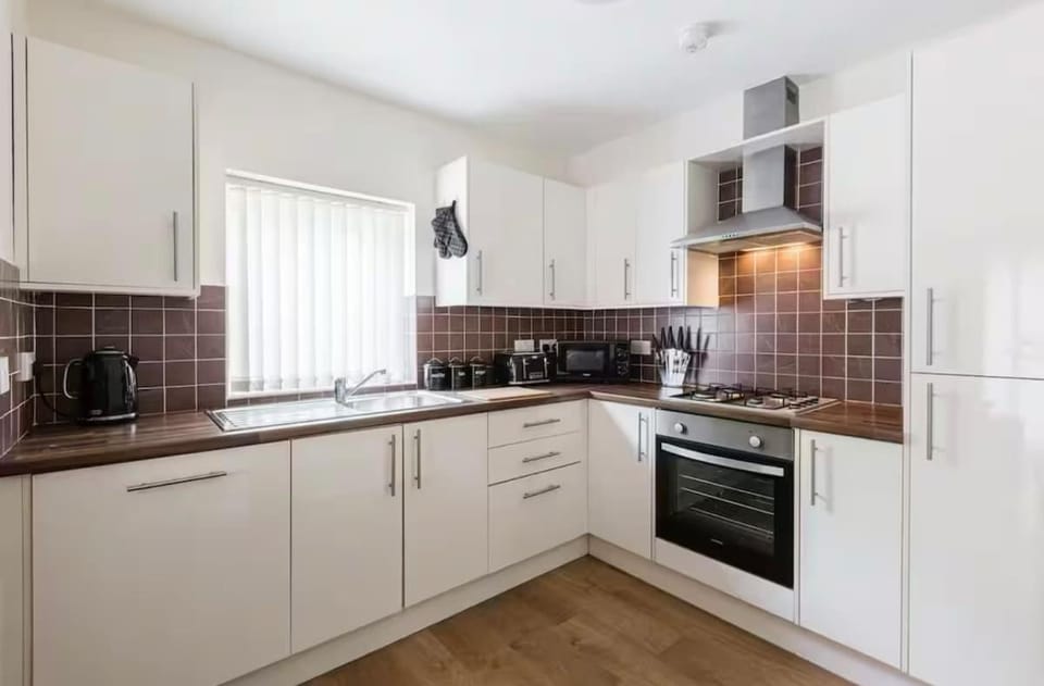 Oxheys Stays - Sleeps 7 - Home from Home House in Preston