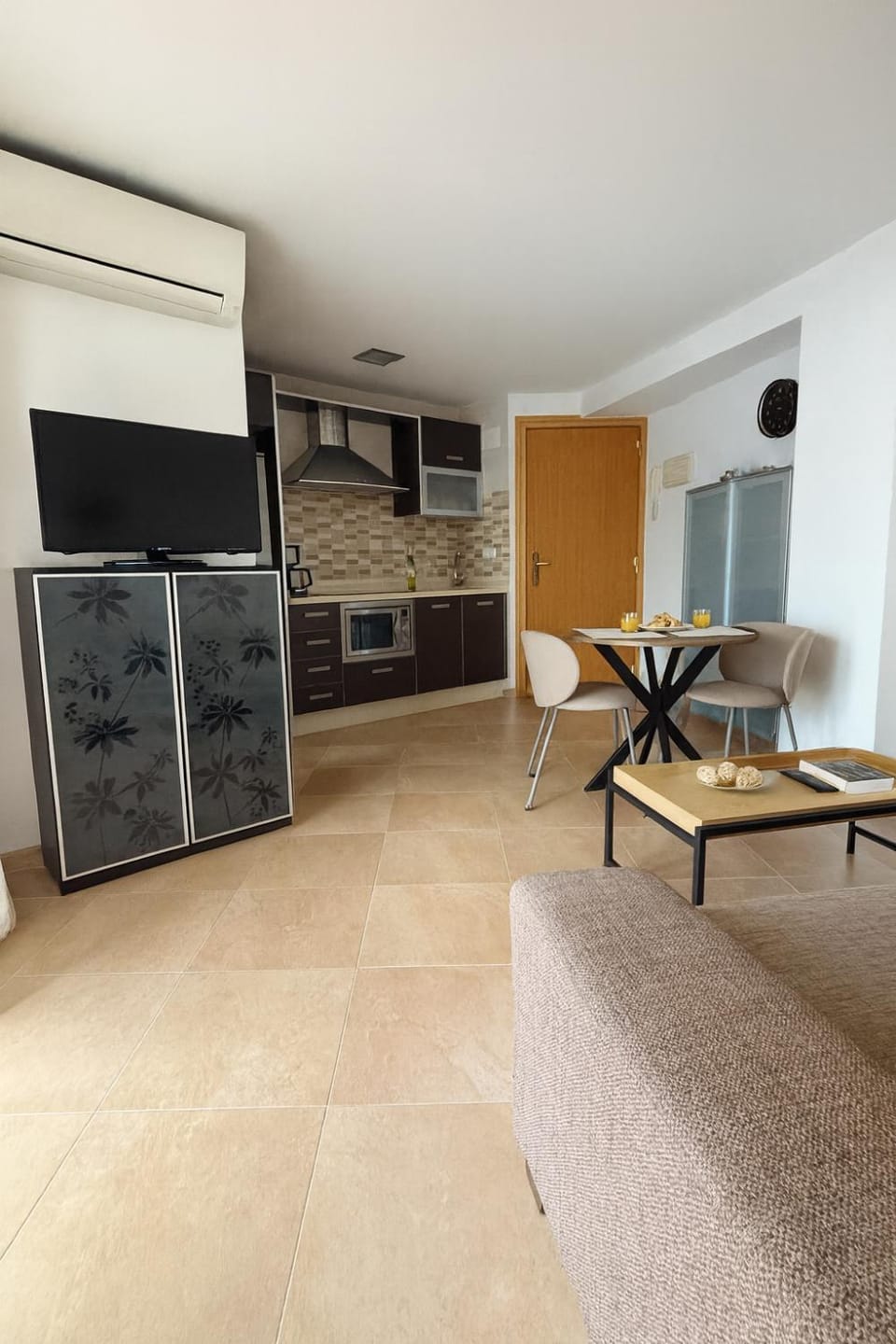 Kitchen or kitchenette, Living room, Dining area