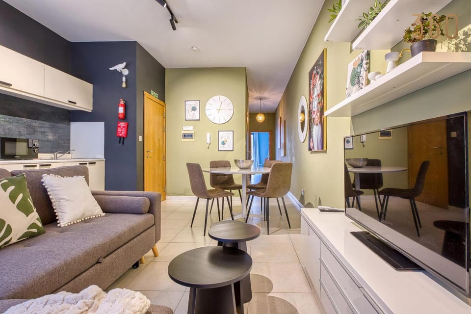TV and multimedia, Kitchen or kitchenette, Living room, Seating area