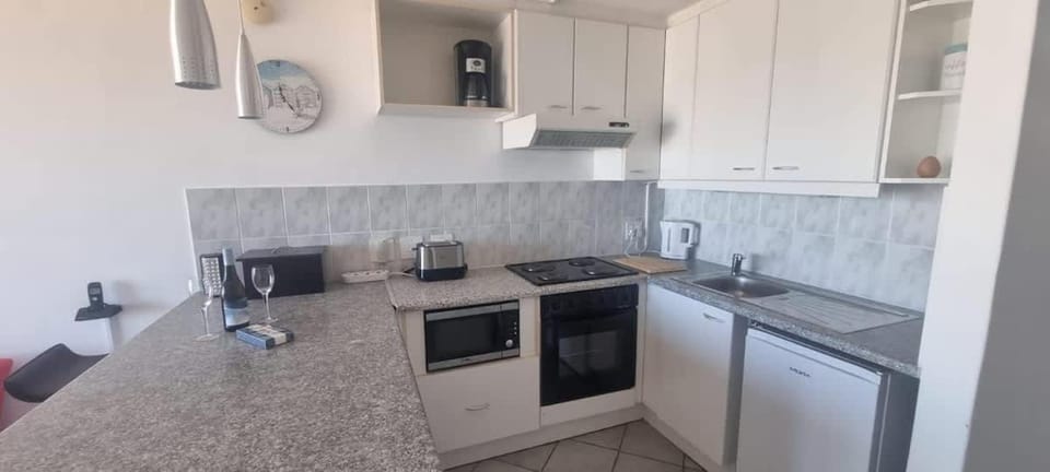1 Bedroom with Ocean Views - Santorini Apartment in Cape Town