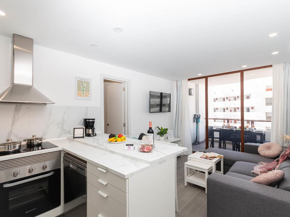 Kitchen or kitchenette, Living room