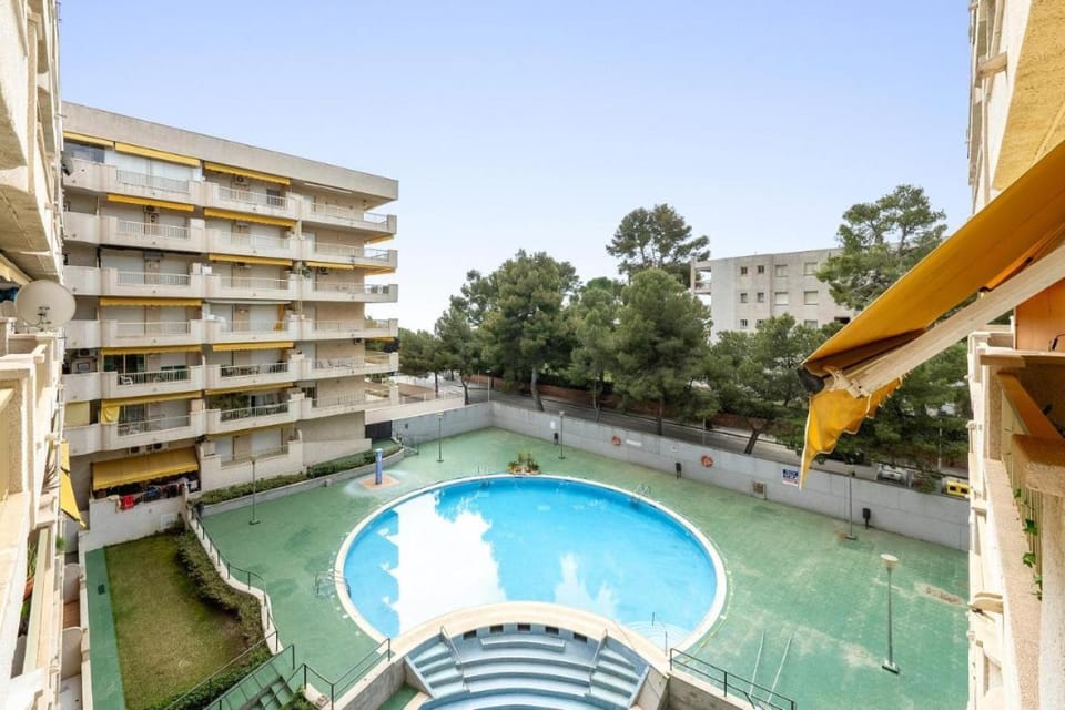 Pet Friendly + Pool + Park, Beach 2 Minutes Away (Atalaya) Apartment in Salou
