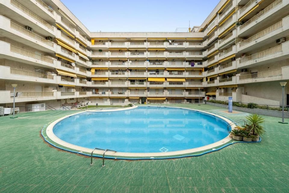 Pet Friendly + Pool + Park, Beach 2 Minutes Away (Atalaya) Apartment in Salou