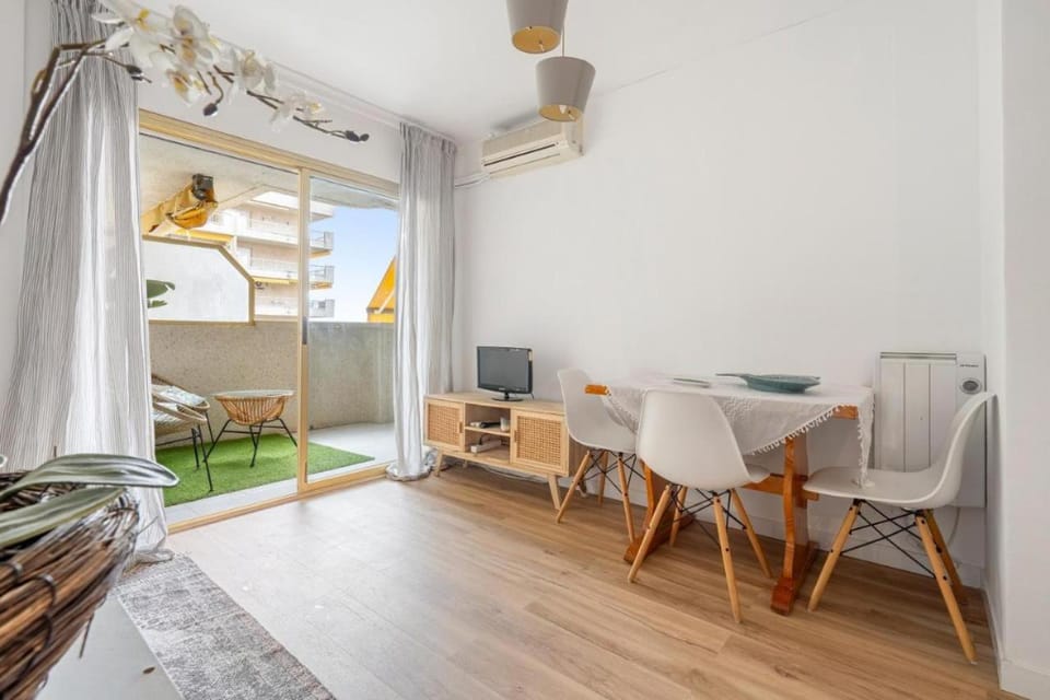 Pet Friendly + Pool + Park, Beach 2 Minutes Away (Atalaya) Apartment in Salou