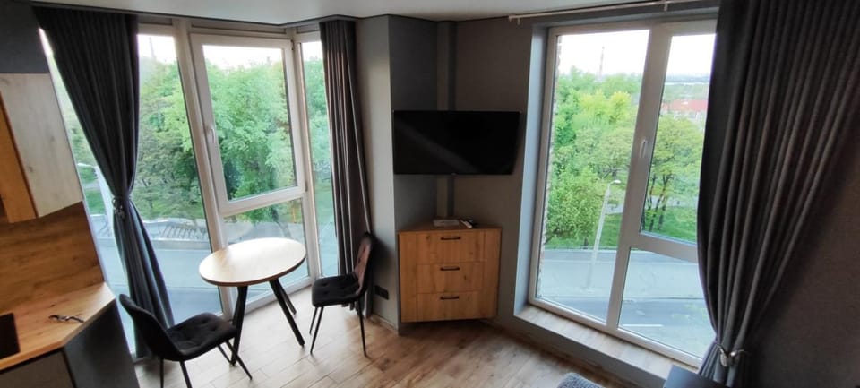 TV and multimedia, Living room, Seating area, Dining area