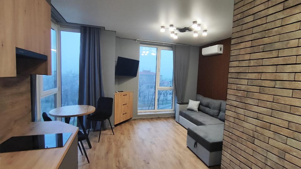 Communal lounge/ TV room, TV and multimedia, Seating area, Dining area