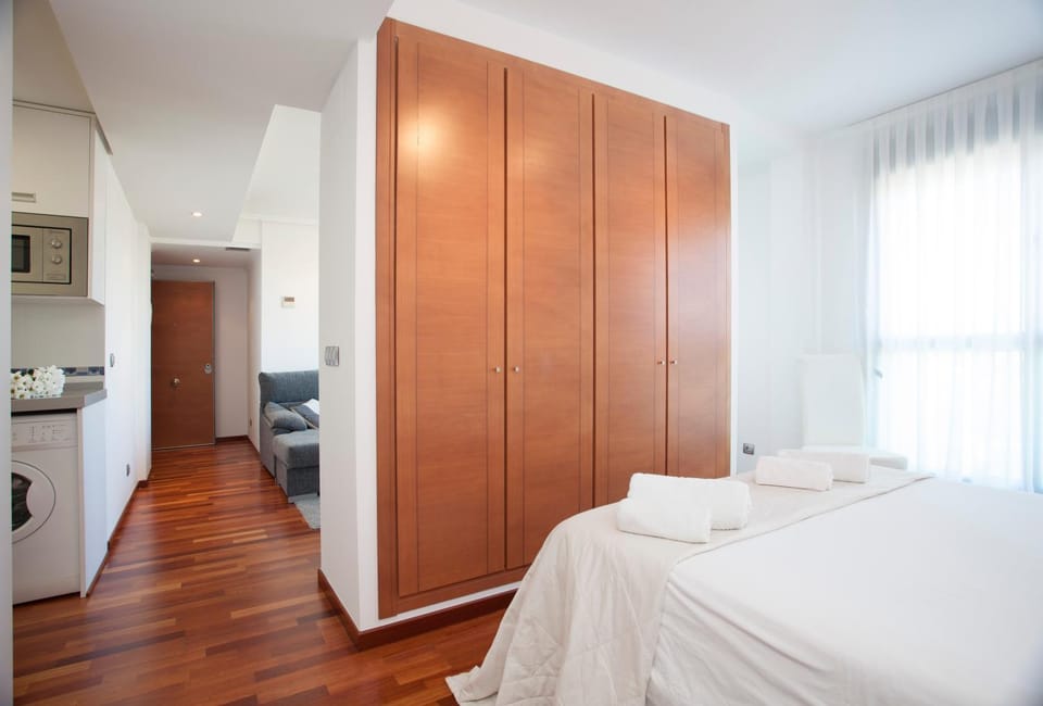 Photo of the whole room, Bedroom