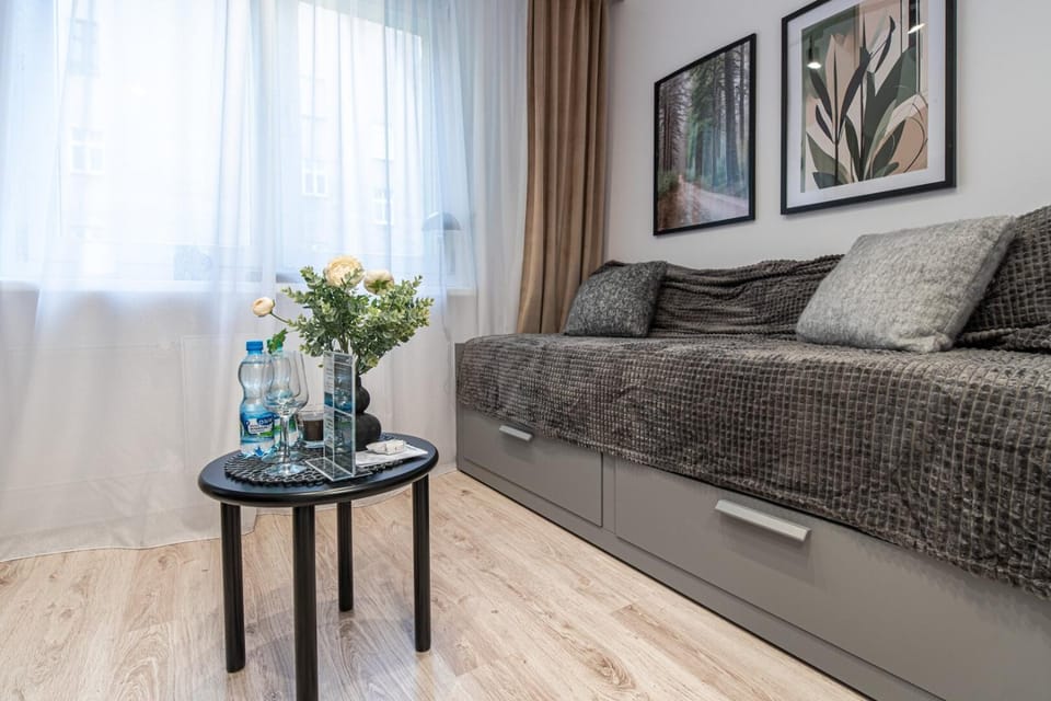 Bed, Photo of the whole room, Seating area