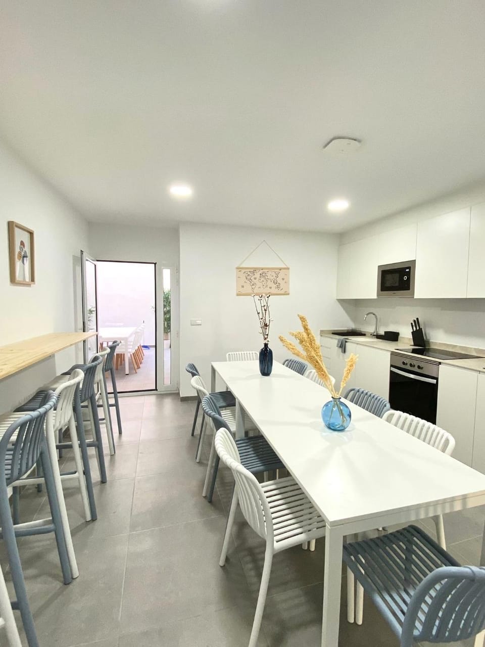 Kitchen or kitchenette, Dining area, stove