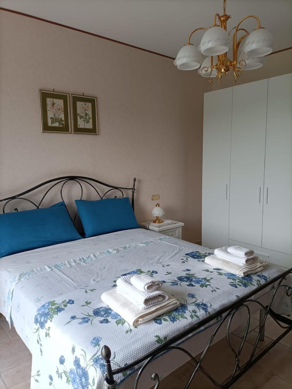 Bed, Photo of the whole room, Bedroom, towels, wardrobe