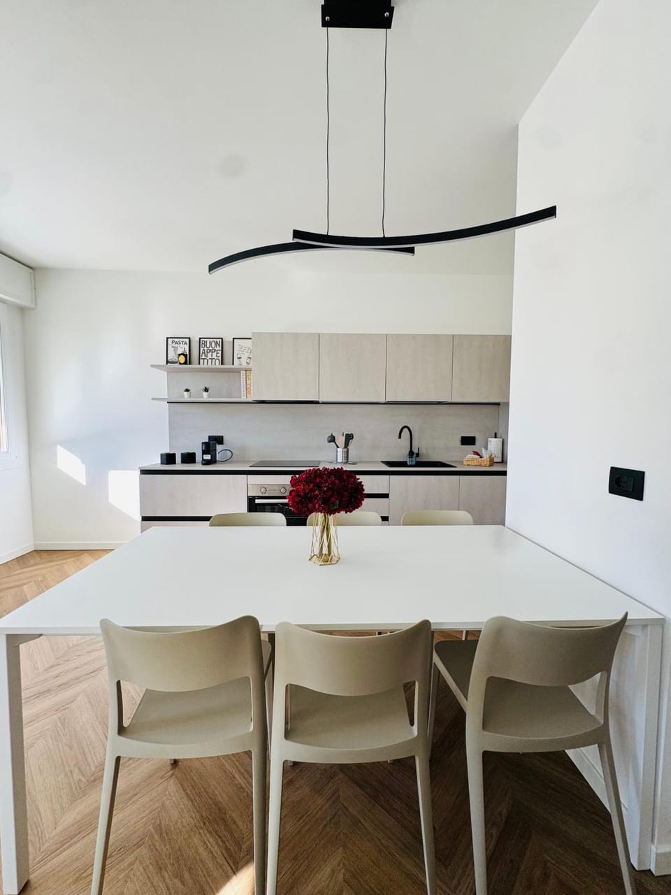 Kitchen or kitchenette, Dining area, stove