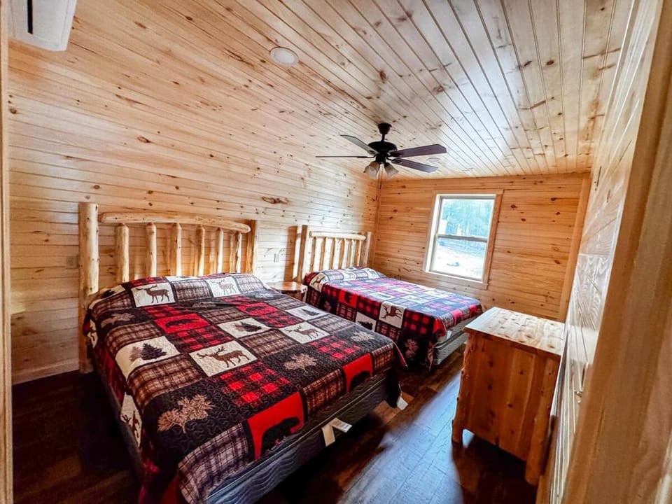 Hemlock - Big Moose Lakeside House in Webb