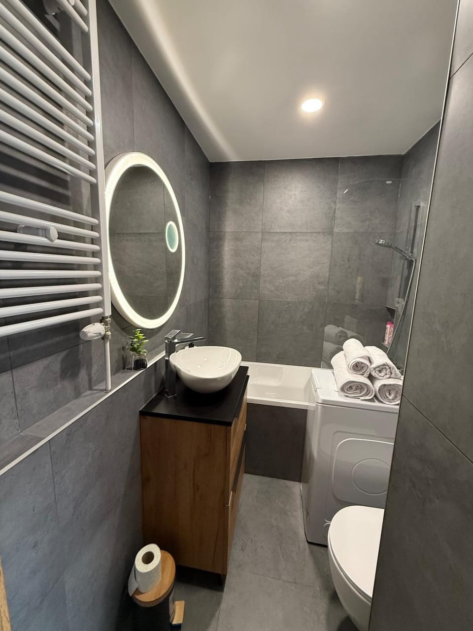 Shower, Toilet, Bathroom, Bath, towels