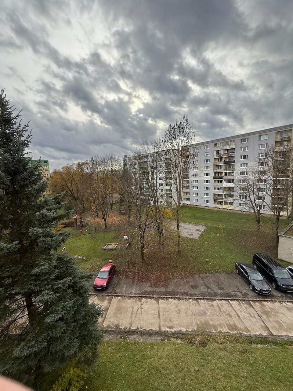 Day, Neighbourhood, Natural landscape, Street view, Location, Parking