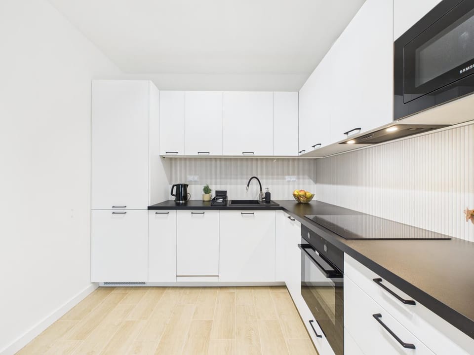 Coffee/tea facilities, Kitchen or kitchenette, stove