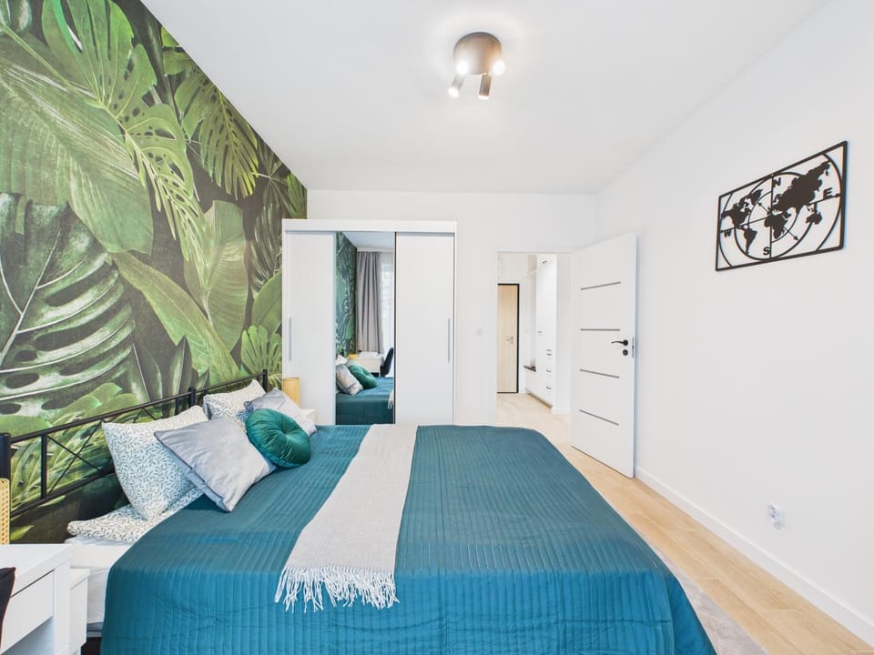 Bed, Living room, Photo of the whole room, Seating area, Bedroom