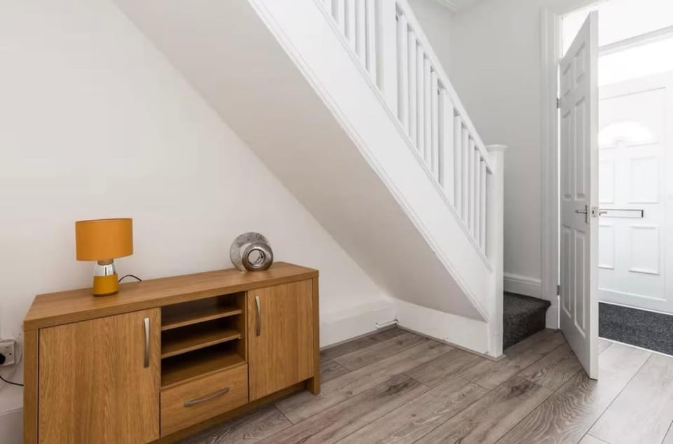 Connaught Stays - Home from Home - Sleeps 7 - Free Wifi House in Preston