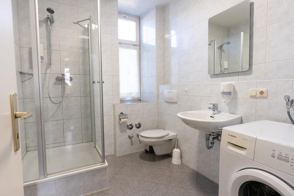 Shower, Toilet, Bathroom, washing machine