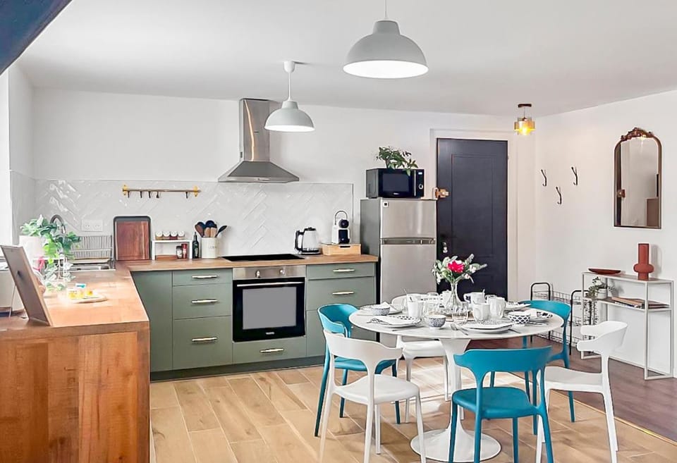 Dining area, kitchen
