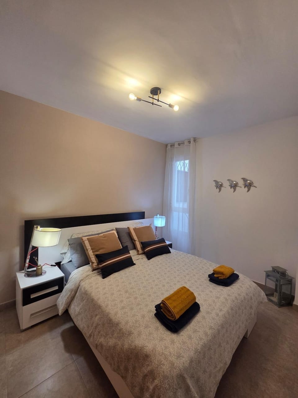 Bed, Photo of the whole room, Bedroom