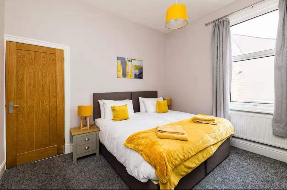 Carnarvon Stays - 2 bed Family Home - Free WiFi House in Preston