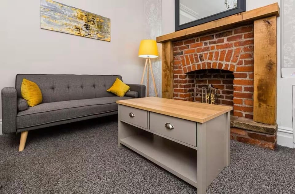 Carnarvon Stays - 2 bed Family Home - Free WiFi House in Preston