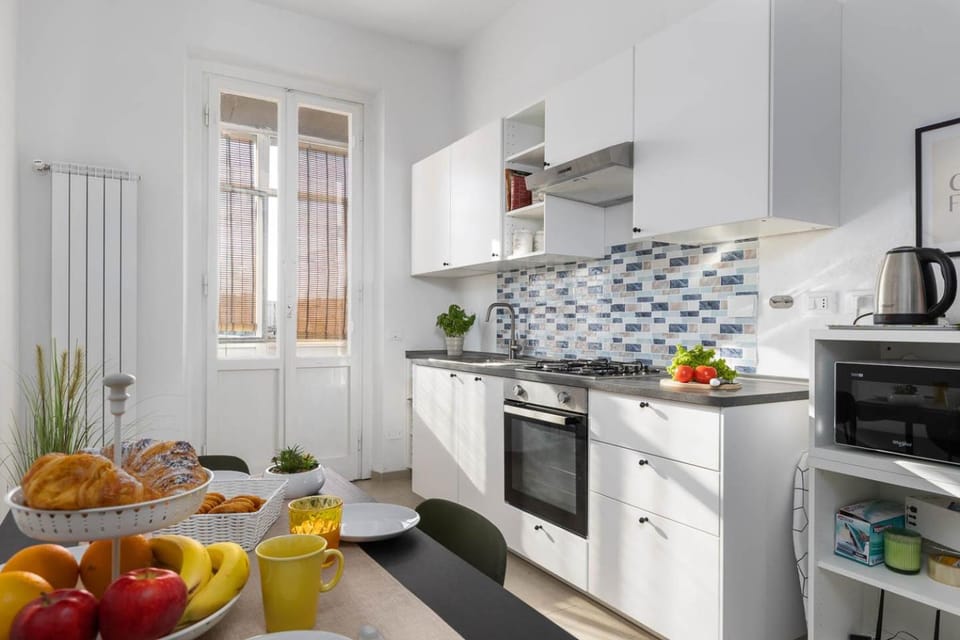 Coffee/tea facilities, Kitchen or kitchenette, dishwasher, oven, stove