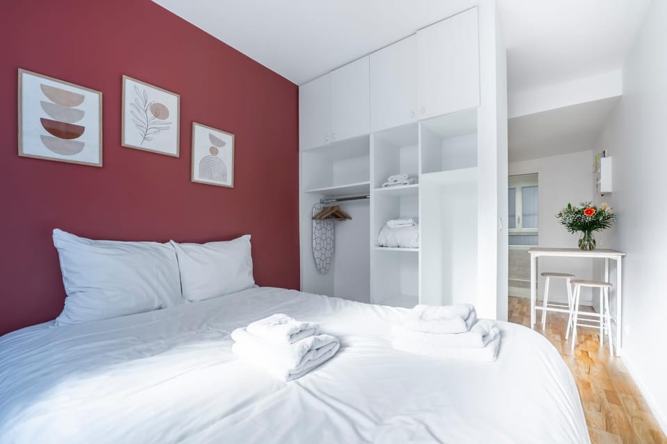Bed, Photo of the whole room, Bedroom, towels, wardrobe