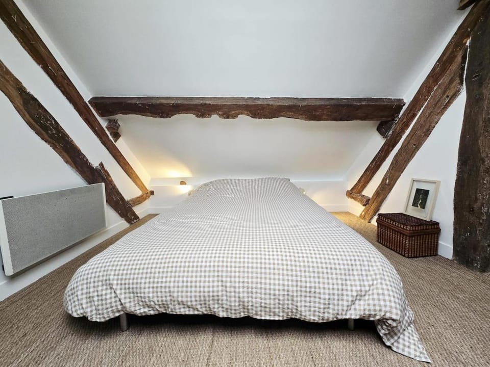 Bed, Photo of the whole room, Bedroom, cot