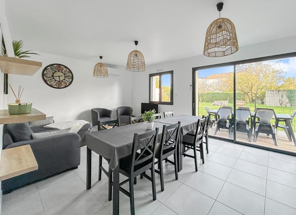 Maison moderne T5 · 4 ch sdb privatives · Terrasse Villa in Poitiers