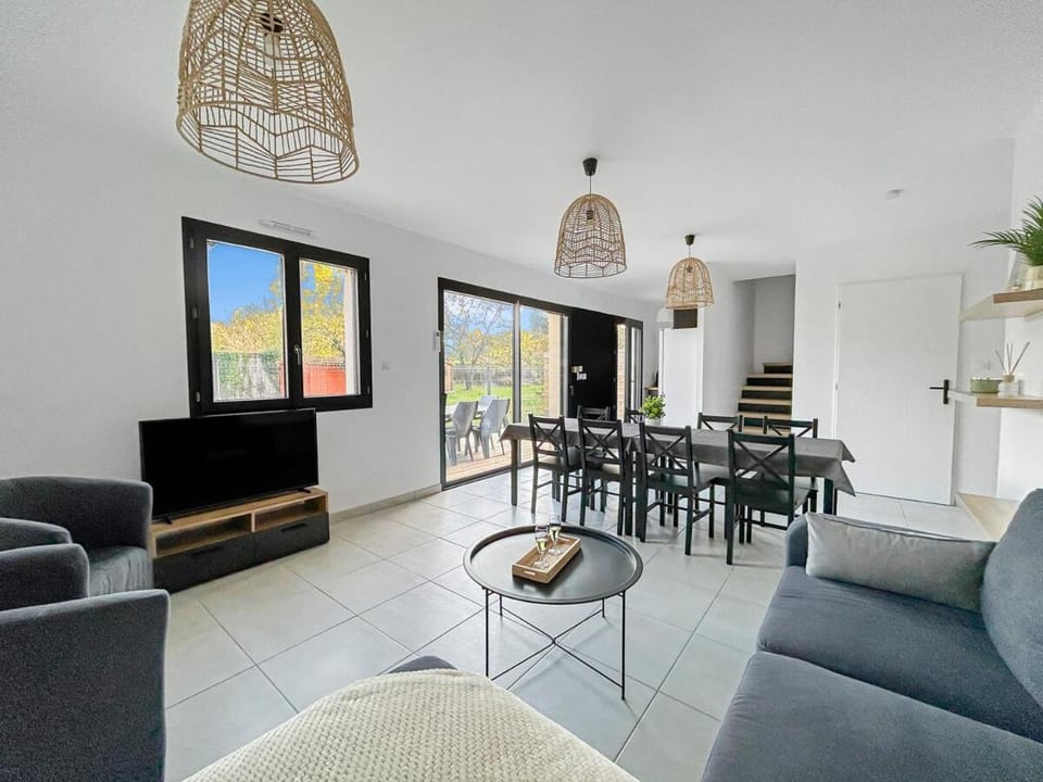 Maison moderne T5 · 4 ch sdb privatives · Terrasse Villa in Poitiers