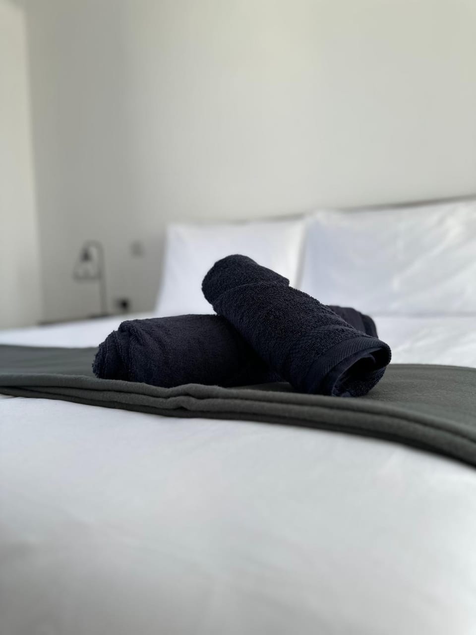Bed, towels