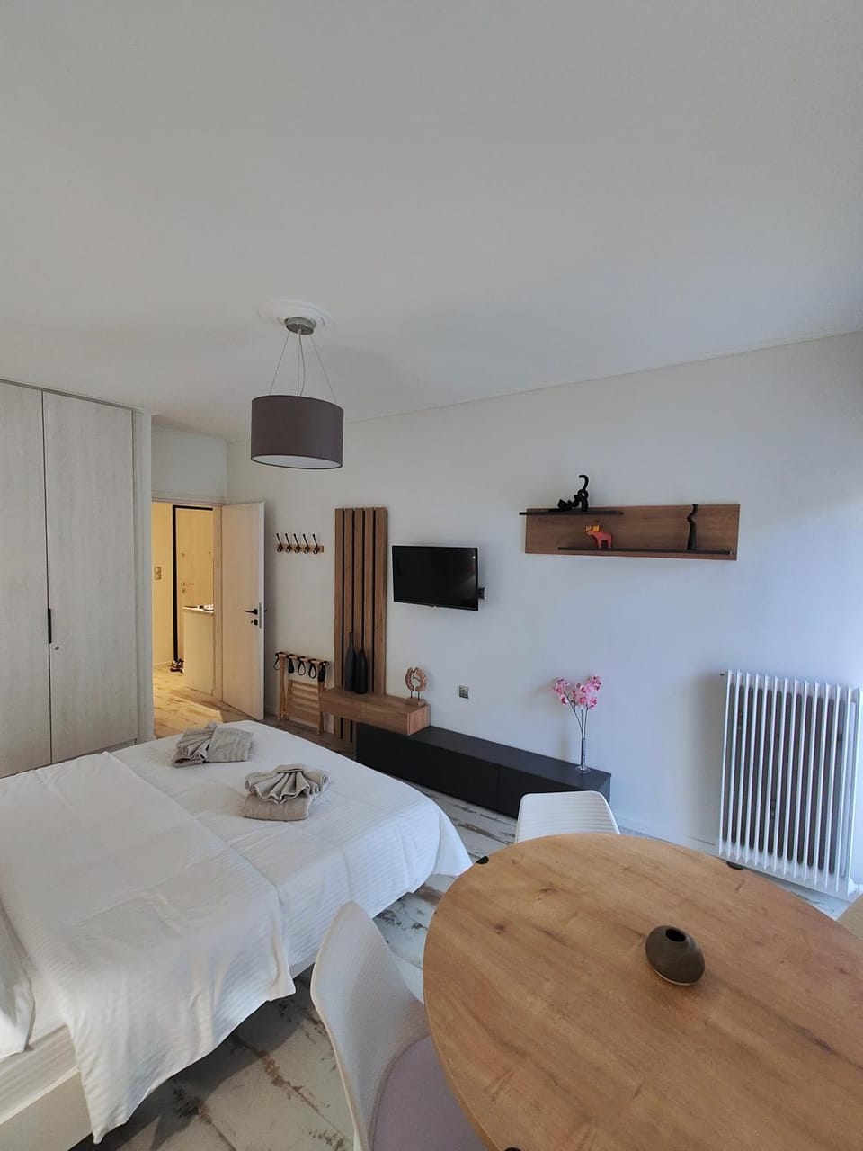 Bed, TV and multimedia, Photo of the whole room, Bedroom, wardrobe