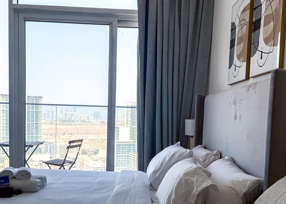 Free housekeeping visits during your stay - StayShort - Jumeirah Village Circle Studio with Amazing Amenities Apartment in Dubai