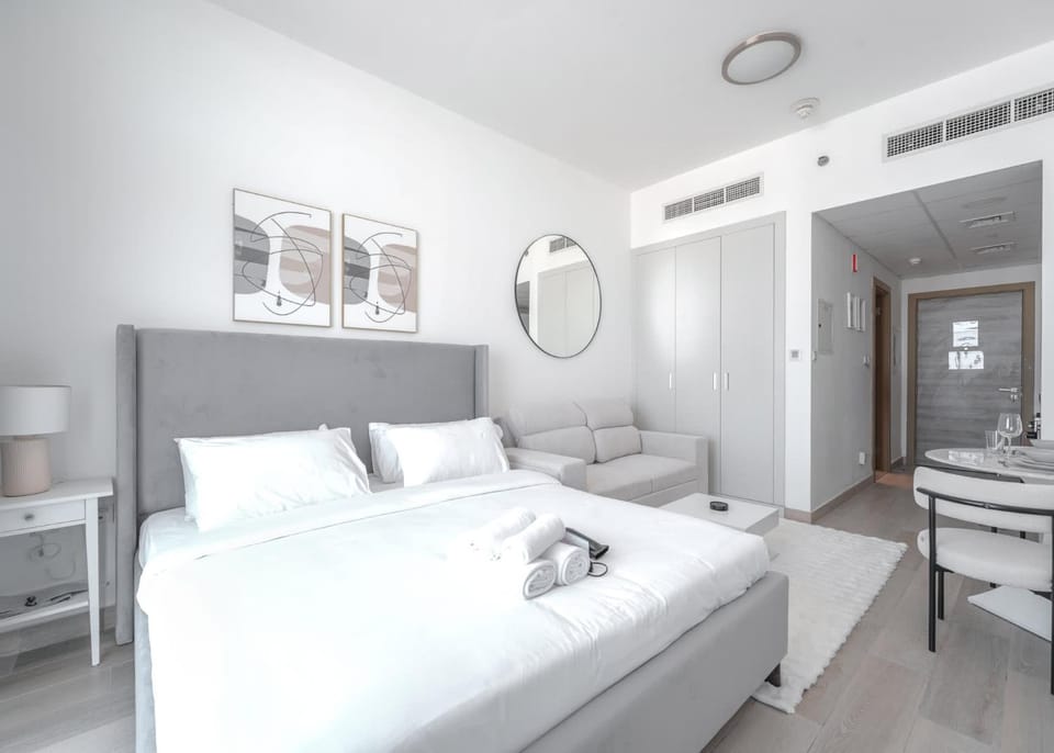 Free housekeeping visits during your stay - StayShort - Jumeirah Village Circle Studio with Amazing Amenities Apartment in Dubai