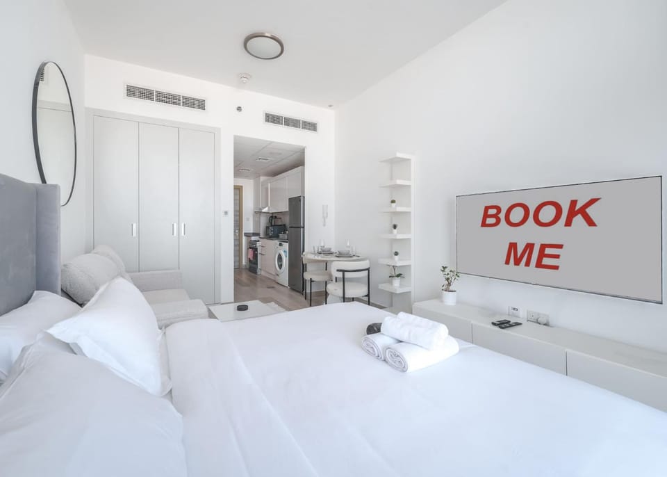 Free housekeeping visits during your stay - StayShort - Jumeirah Village Circle Studio with Amazing Amenities Apartment in Dubai
