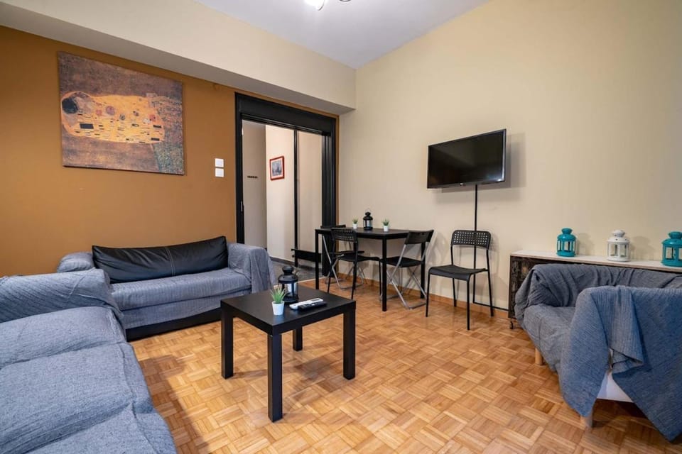 Warm 2BR Apt - Central Kypseli by ΜΡS Apartment in Athens