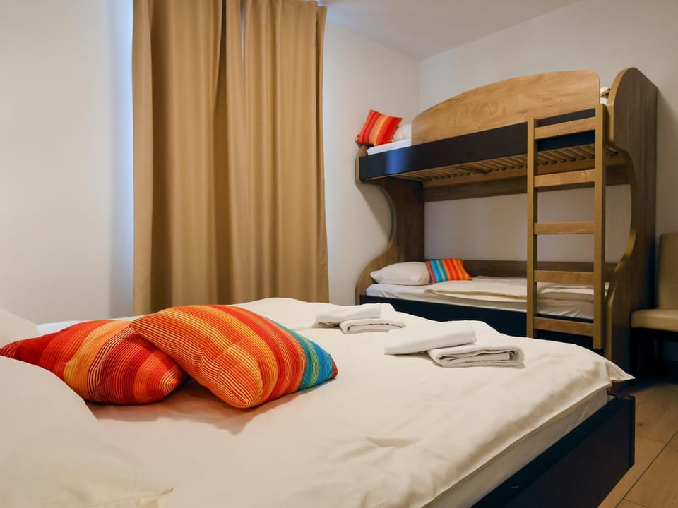 Bed, Bedroom, bunk bed