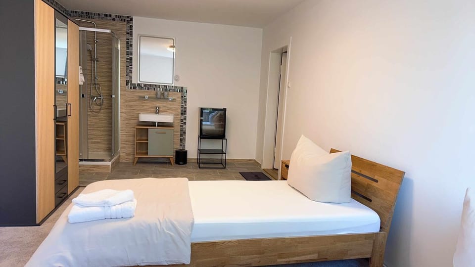 Hoa Xuan Pension Bed and Breakfast in Thuringia, Germany